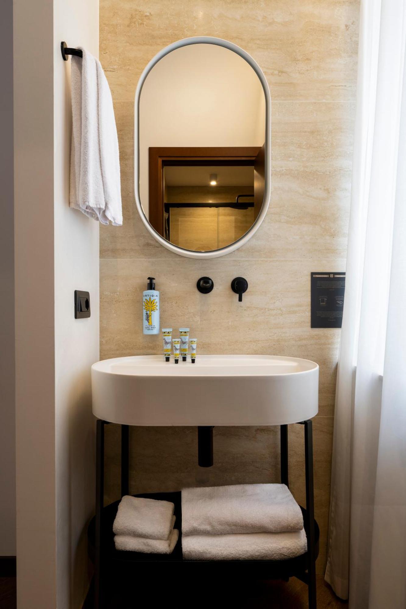 Boutique Piedra Centre 3* Roma